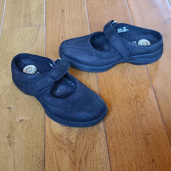 Earth Shoes Earth Shoe Michelle Size 65 Black Leather Poshmark